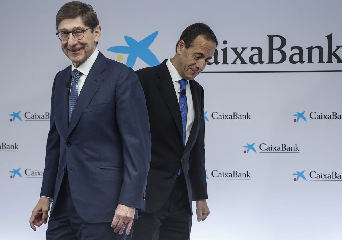 José Ignacio Goirigolzarri (izq.), presidente de Caixabank, y Gonzalo Gortázar, CEO de Caixabank