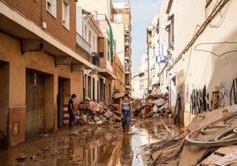 Más de 70 empresas de electricistas trabajan como voluntarios para restablecer la luz en Valencia