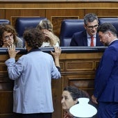 El Gobierno saca adelante el impuesto a la banca y las subidas a fumadores y ahorradores, pero no al diésel