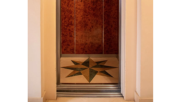 Ascensor que conecta todas las plantas