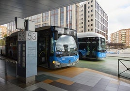 La huelga de autobuses enfila su segundo día con los sindicatos divididos