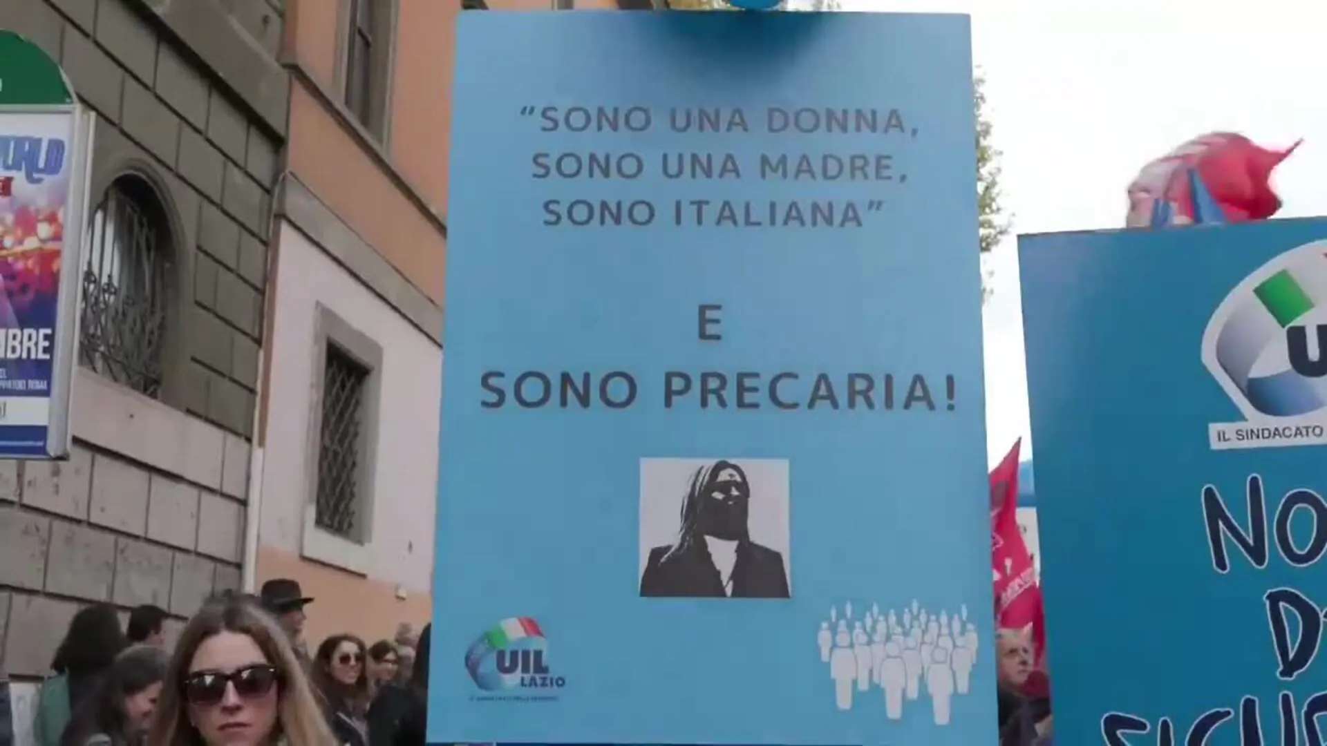 Miles De Personas Participan En Las Manifestaciones Por La Huelga General En Italia