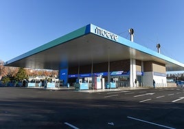 La AIE prevé un excedente de petróleo en el mercado en 2025 independientemente de la postura de la OPEP+