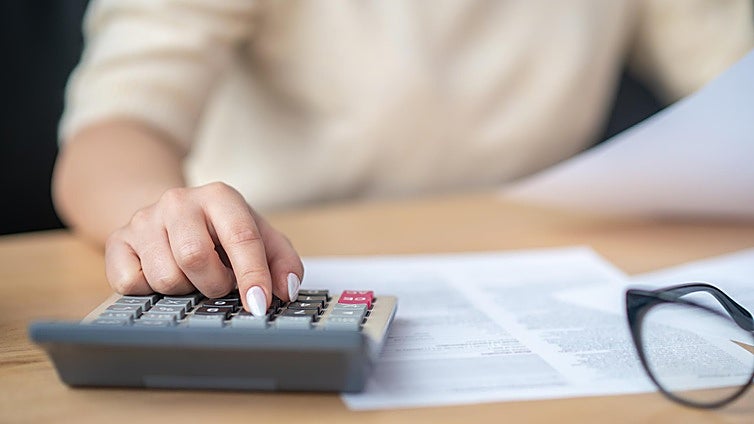 El nuevo impuesto que llega a las nóminas de los trabajadores en enero: hará que tu sueldo sea más bajo