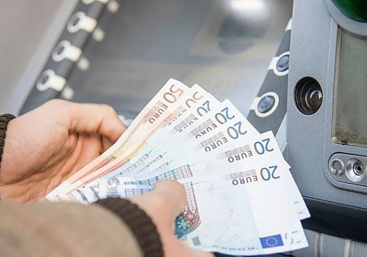 Cuándo se cobra el paro en enero: la fecha en Caixabank, ING, Santander, BBVA y resto de bancos