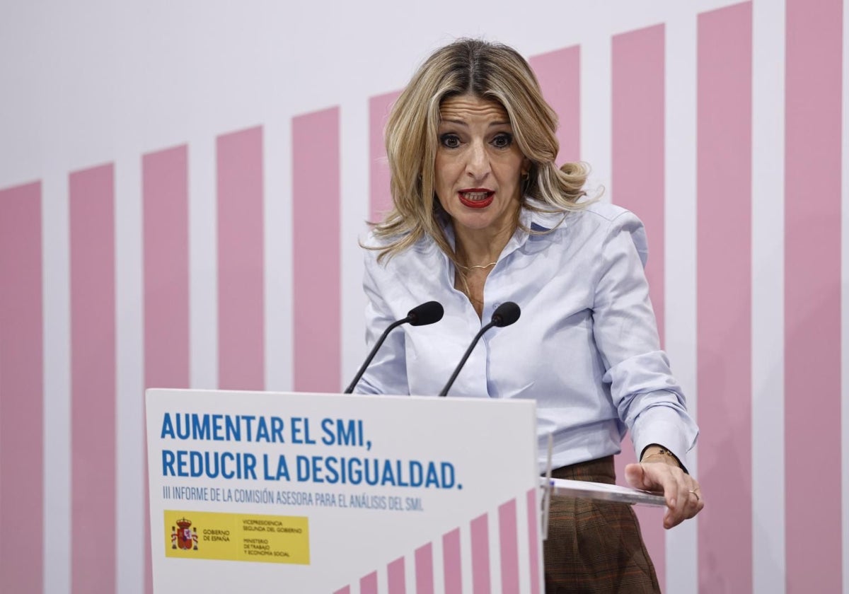 La vicepresidenta segunda y ministra de Trabajo, Yolanda Díaz, en el acto de entrega del informe del comité de expertos del SMI.