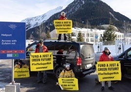 Un total de 13 ecologistas bloquean el helipuerto de Davos para pedir a los Gobiernos impuestos a los superricos