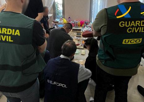 Imagen secundaria 1 - Cae una red que blanqueó 35 millones de euros con criptomonedas y efectivo de otras organizaciones criminales