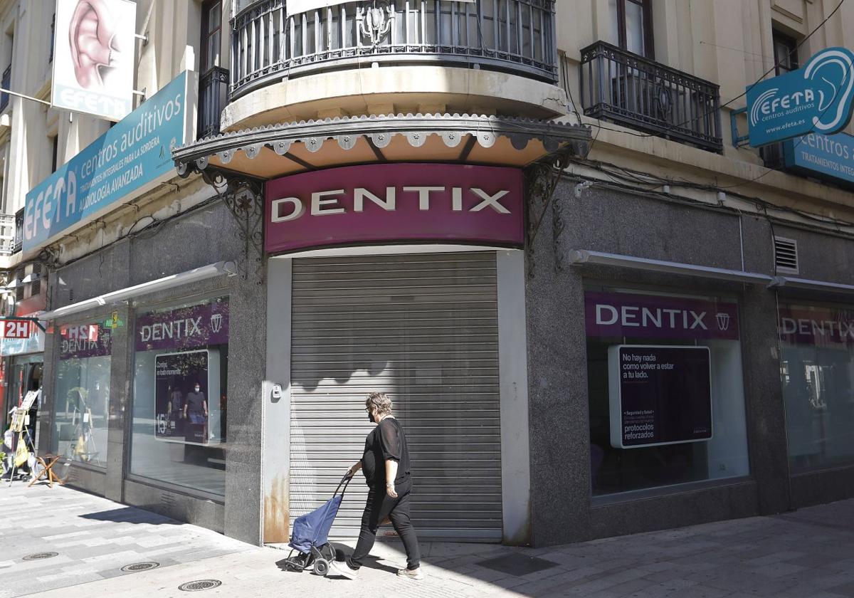 Una clínica dental de Dentix cerrada, en una foto de archivo de 2020.