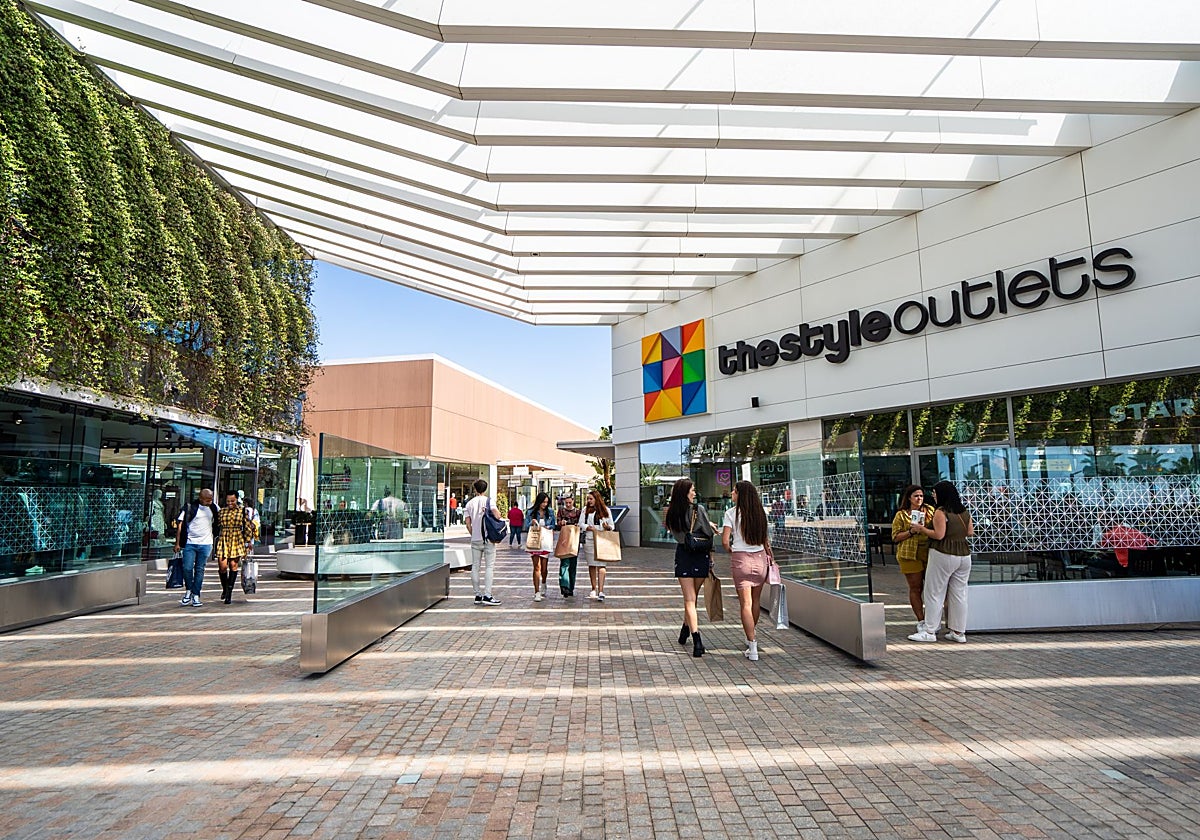 Neinver renovó el año pasado la plaza de restauración de Viladecans The Style Outlets, único centro outlet en el área metropolitana de Barcelona