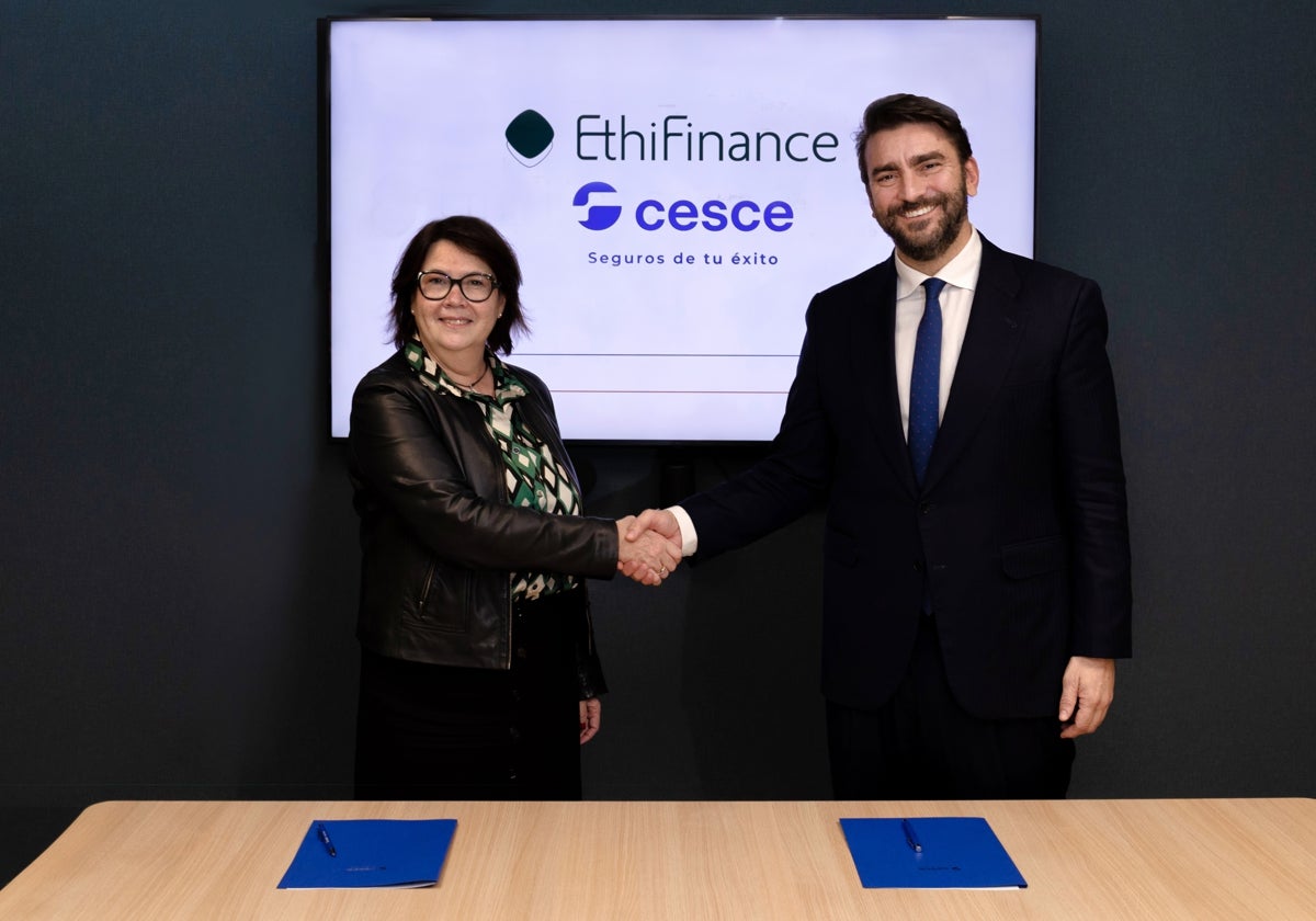 Acto de firma del acuerdo entre Cesce y EthiFinance