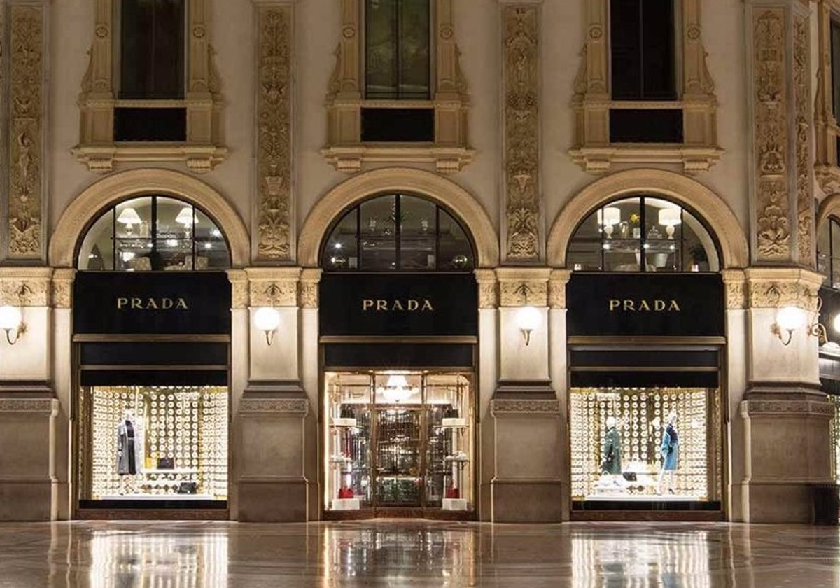 Versace'i satın almak için yaklaşık 1,5 milyar avro sunmaya istekli İtalyan moda grubu Prada