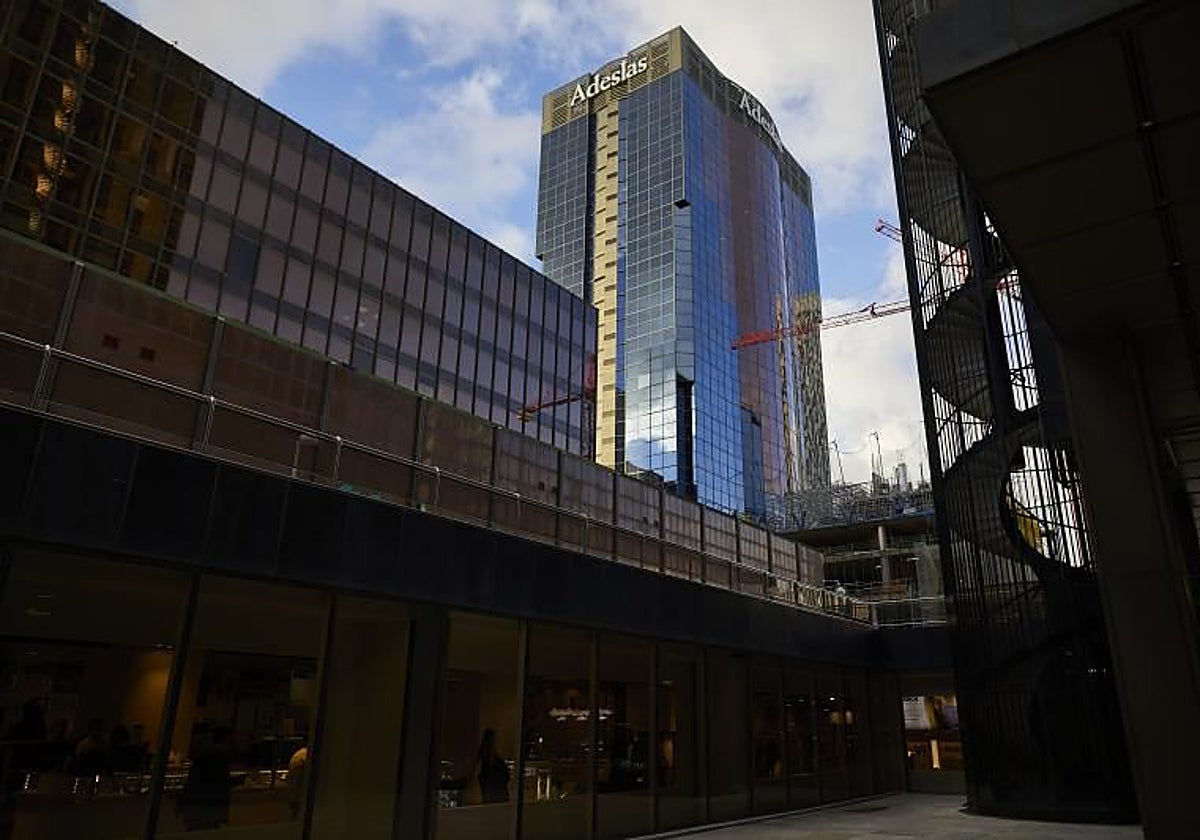 Edificio corporativo de Adeslas en el barrio madrileño de Azca