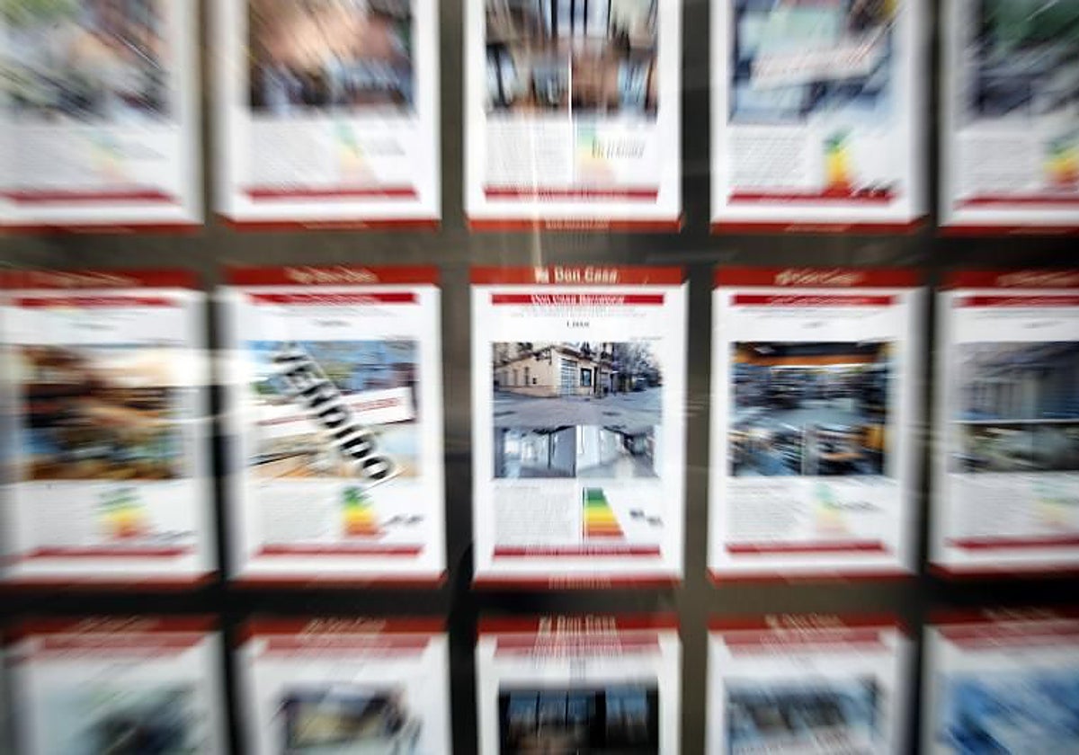 Escaparate de una inmobiliaria en Barcelona