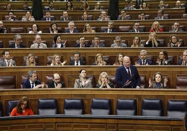 El portavoz del PP, Miguel Tellado, aplaudido esta mañana en el Congreso