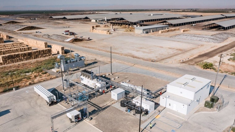 Esta es la planta de electrolizadores que ha construido, y opera, H2B2 en California que suministra hidrógeno verde a autobuses y camiones