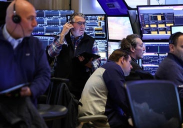Wall Street abre con descensos tras la fuerte recuperación del miércoles
