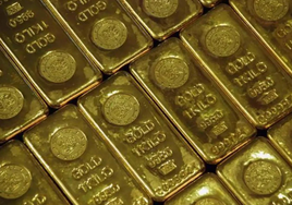El oro marca un nuevo máximo histórico y supera por primera vez la barrera de los 3.500 dólares