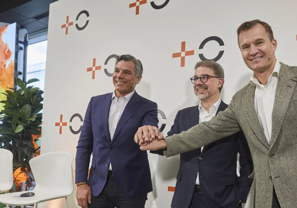 Presentación a prensa de la fusión empresarial entre las compañías de telefonía Orange y MásMóvil, con Meinrad Spenger (consejero delegado), Ludovic Pech (DG financiero) y Germán López (DG Operaciones)