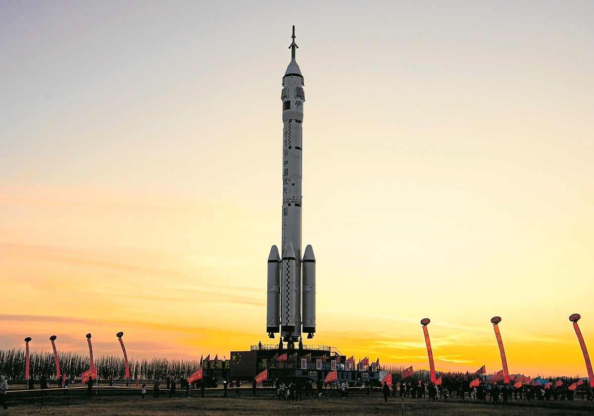 La nave espacial tripulada Shenzhou-20 despegó este jueves con tres astronautas a bordo