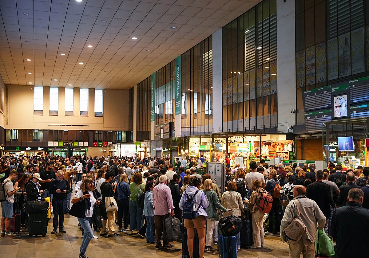Estación de trenes de Santa Justa (Sevilla) el día después del apagón generalizado