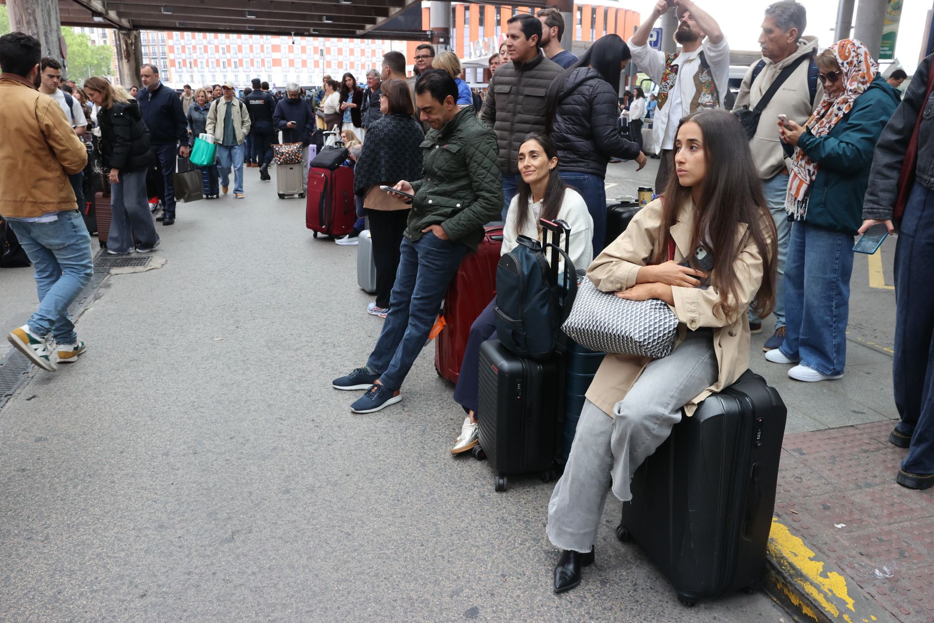 Retrasos en las salidas de trenes desde la estación de Atocha en Madrid este lunes.