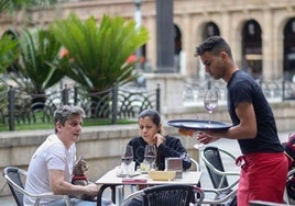 El tirón de la Semana Santa genera casi 231.000 empleos en abril por el turismo y la hostelería