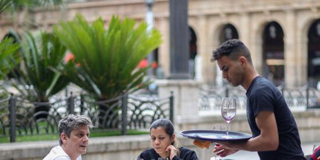 El tirón de la Semana Santa genera casi 231.000 empleos en abril por el turismo y la hostelería