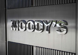 Moody's saca a EE.UU. de las economías triple A por el aumento de la deuda pública