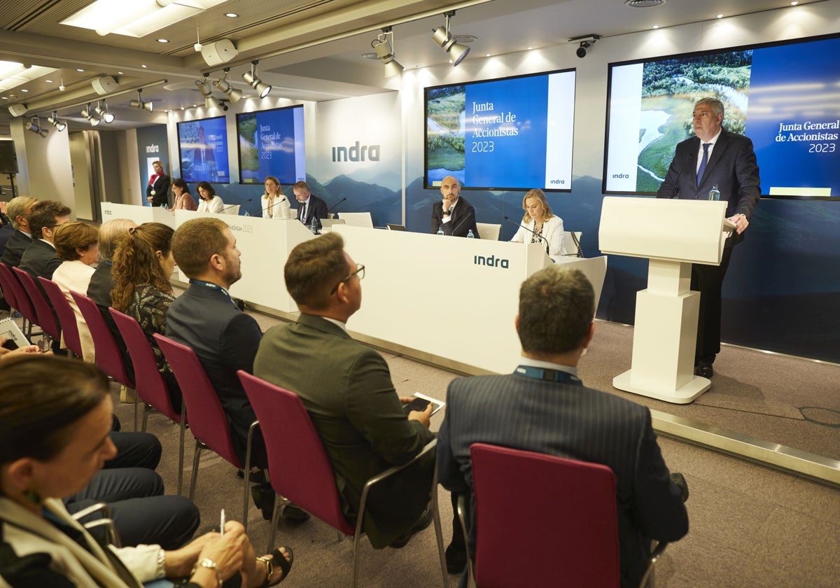 Junta de accionistas de Indra en junio de 2023, con Marc Murtra aún de presidente, y con Luis Abril, como primer ejecutivo de Minsait, y José Vicente de los Mozos, como CEO