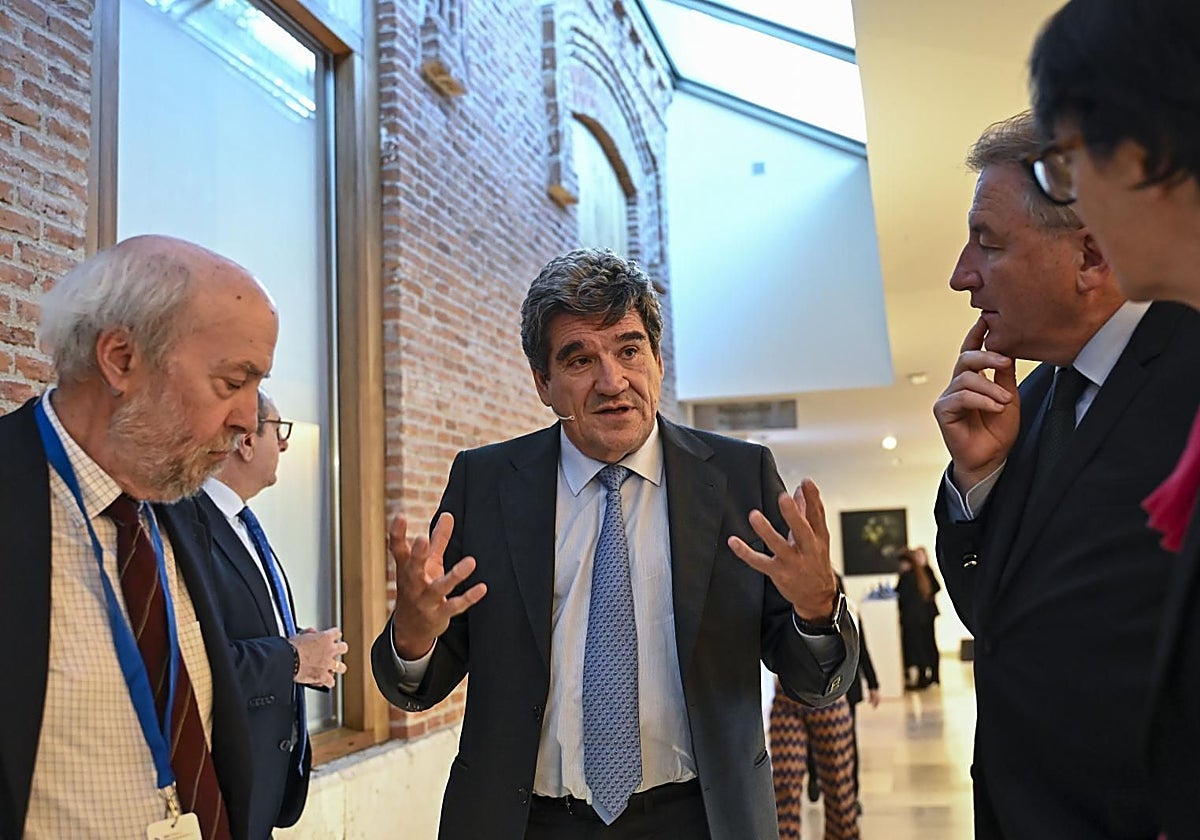 Escrivá se valió de un comité de tercer nivel para desautorizar el informe de su economista jefe