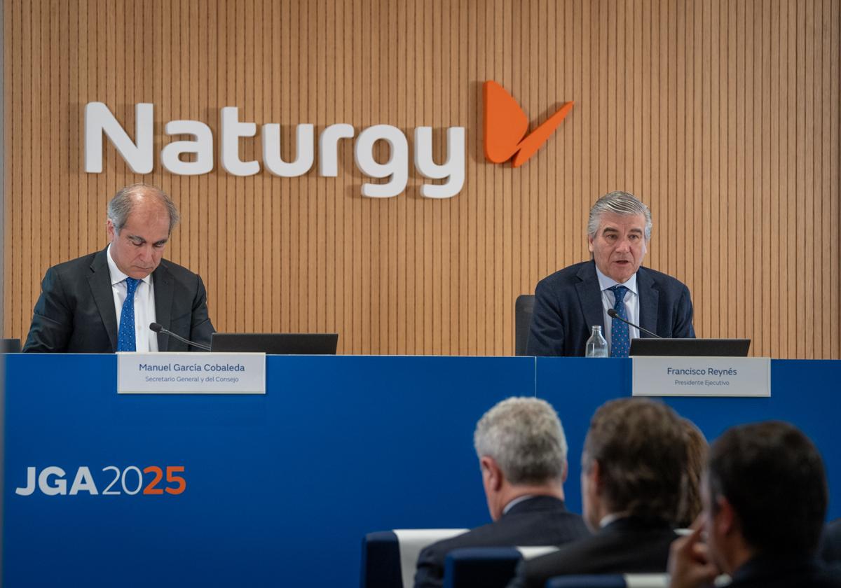 Manuel García Cobaleda, secretario del consejo, y Francisco Reynés, presidente de Naturgy