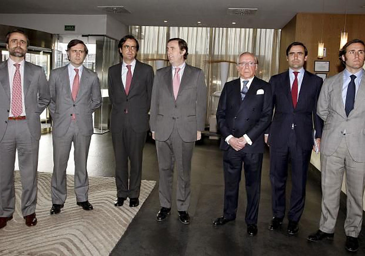 Ruiz Mateos, rodeado de sus vástagos, en una imagen de 2011