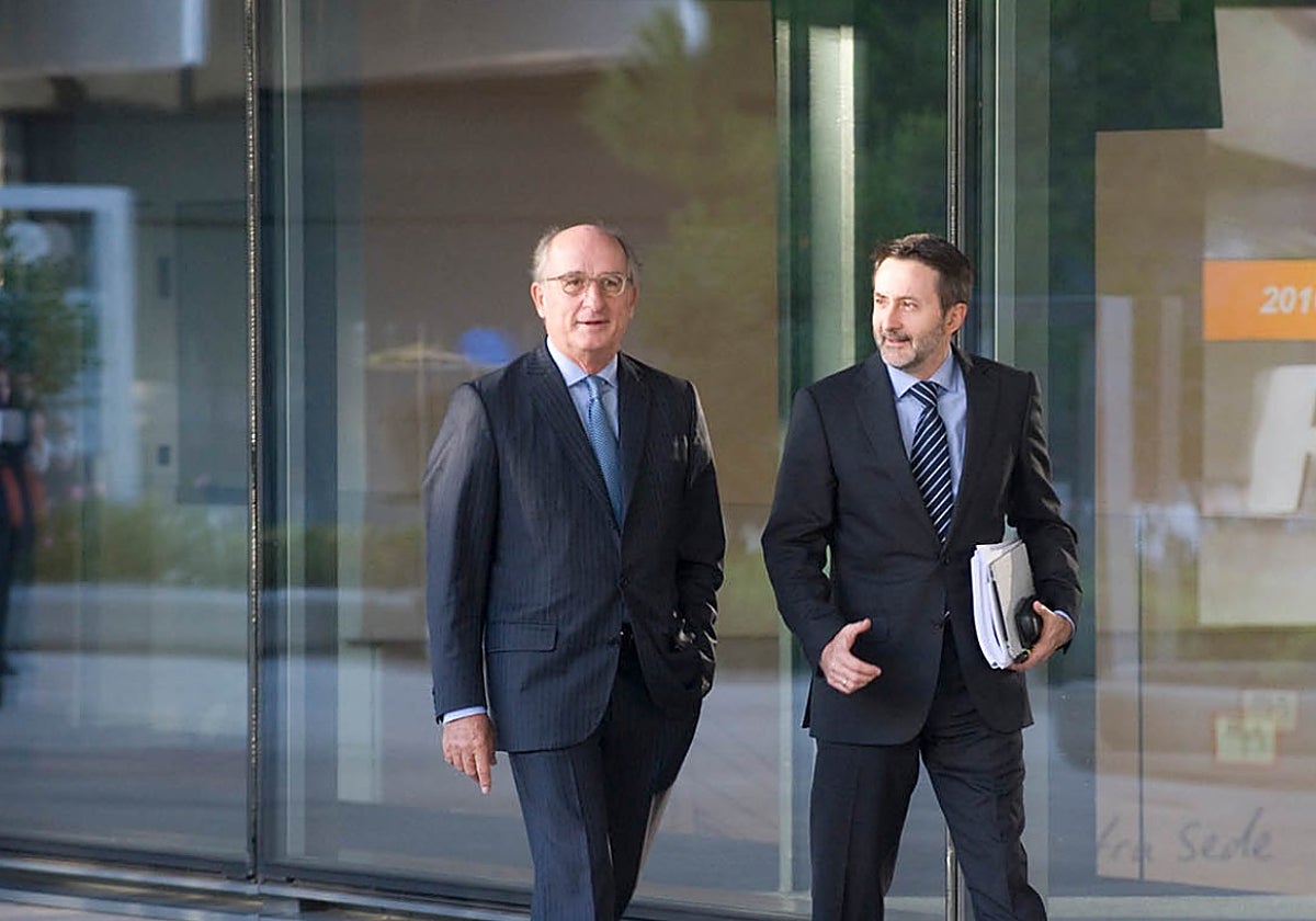 Antonio Brufau (pte.); y Josu Jon Imaz (CEO)