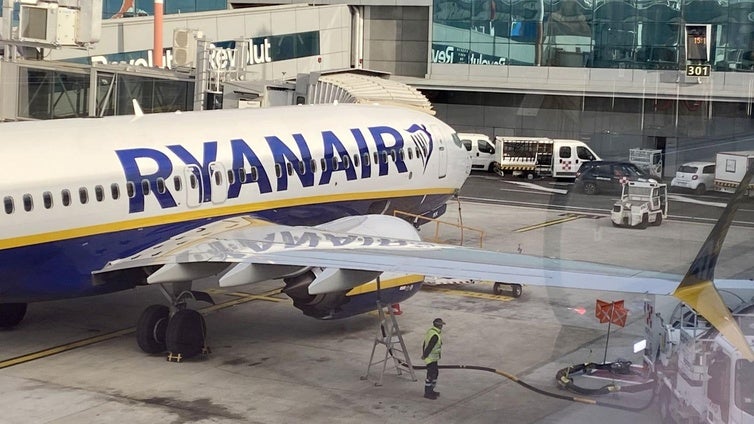 Ryanair exige a Óscar Puente más controladores aéreos para evitar retrasos en los vuelos de este verano