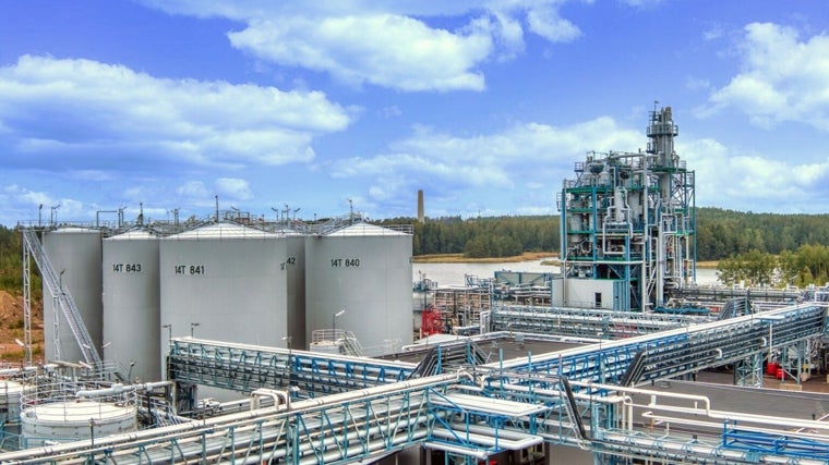 La planta Tecoil de TotalEnergies en Finlandia regenera 50.000 toneladas anuales de aceite usado que convierte en bases de alta calidad
