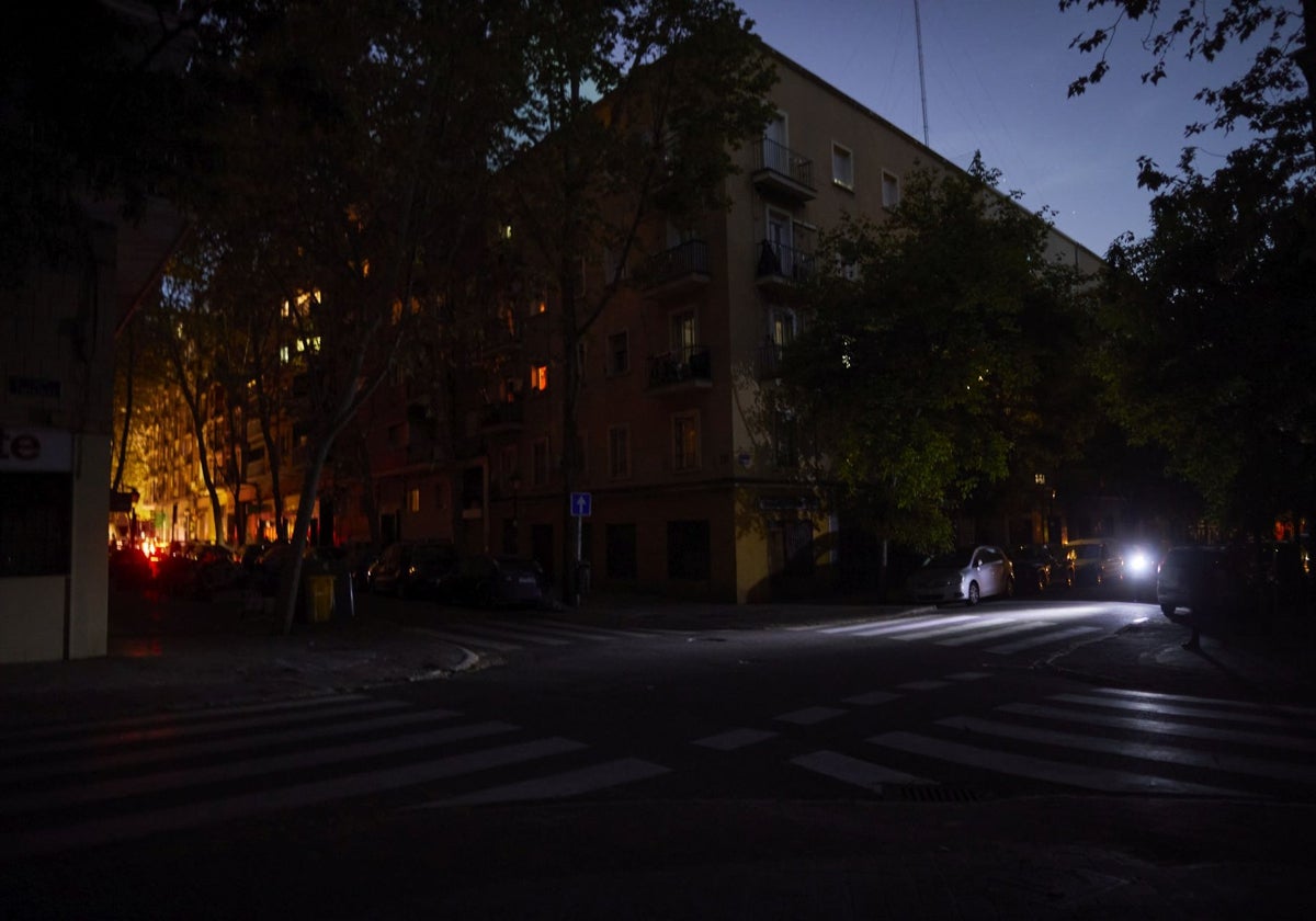 Calle el día del apagón del barrio madrileño de Acacias