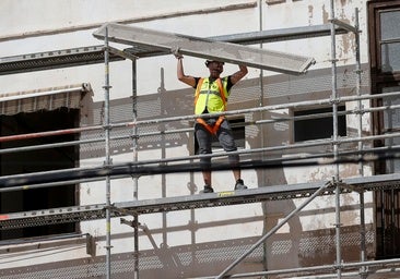 La escasez de mano de obra y el envejecimiento lastran la construcción de vivienda en España