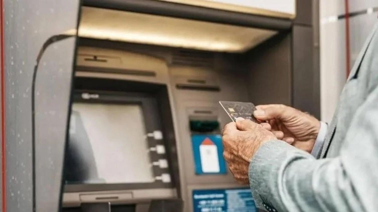 Cuándo se cobran las pensiones en junio: fecha en Caixabank, Santander, ING, BBVA y resto de bancos