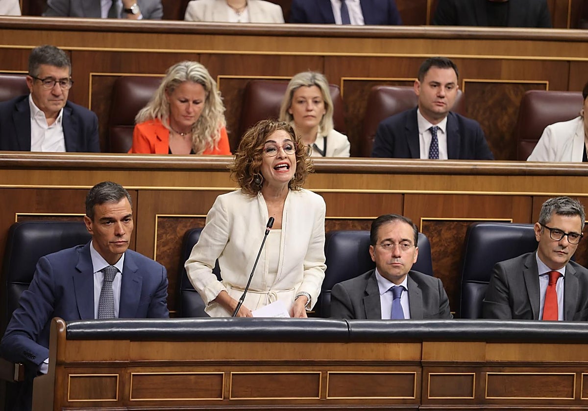 La ministra de Hacienda, María Jesús Montero, durante una intervención en el Congreso