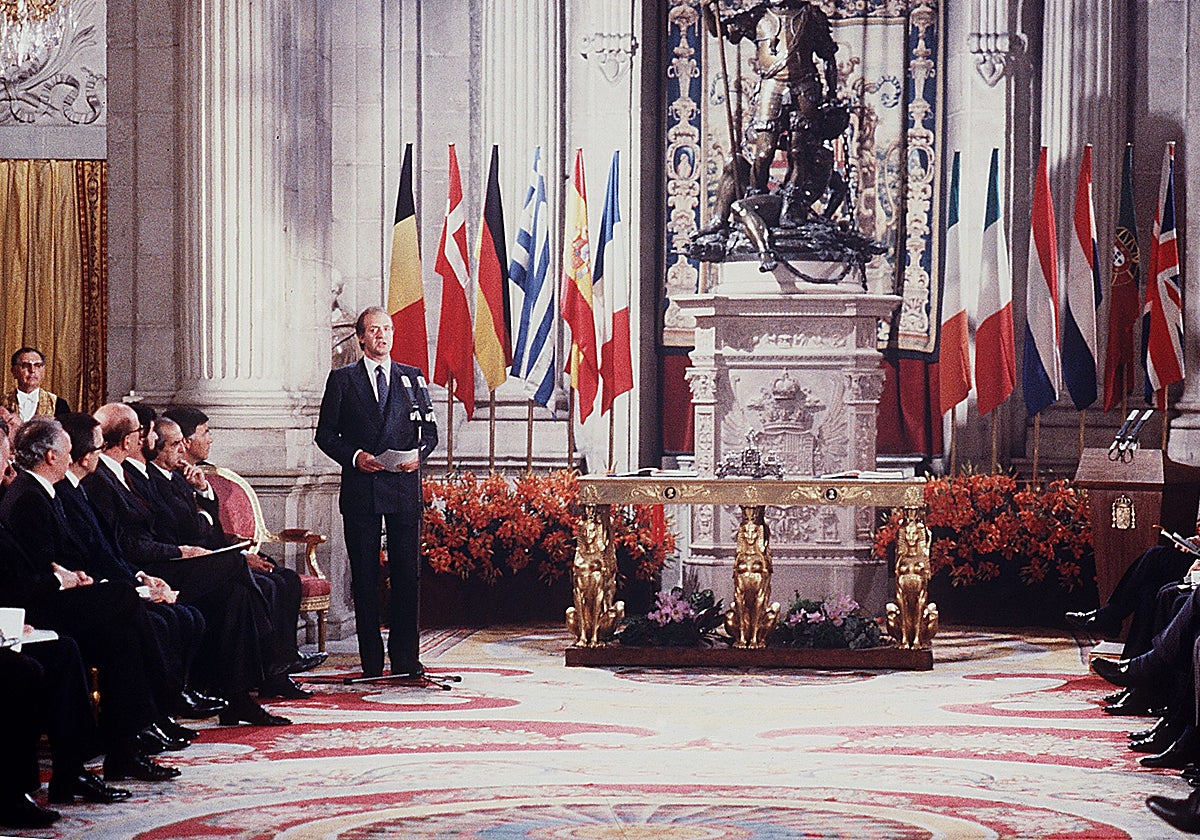 Intervención del Rey en el acto de firma del Tratado de Adhesión a la CEE, en el salón de columnas del Palacio Real