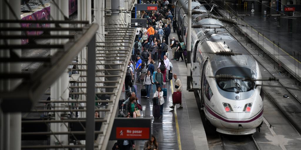 İmzadaki bir insidans, Atocha'ya çıkış ve varış olan trenlerde gecikmelere neden olur