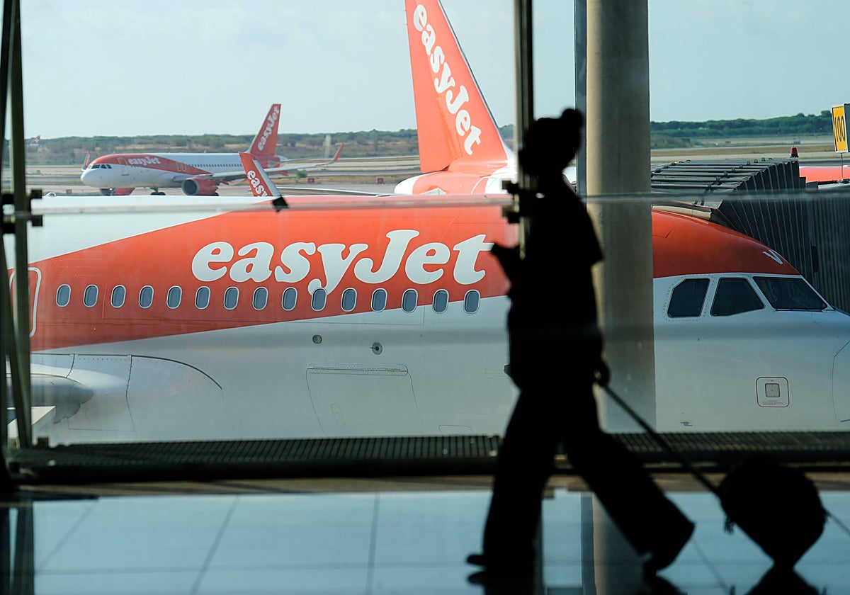 Una pasajera en el aeropuerto de El Prat