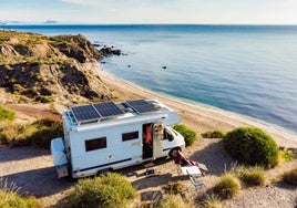 Camping, estancias más cortas y vacaciones en junio y septiembre por los precios récord: «Veranear el mes de agosto entero ha desaparecido»