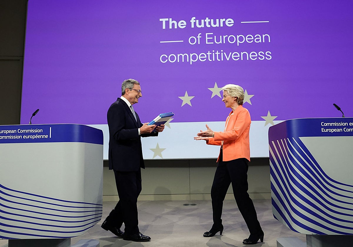 El expresidente del BCE, Mario Draghi, autor del famoso informe que lleva su nombre, y la presidenta de la Comisión Europea, Ursula von der Leyen