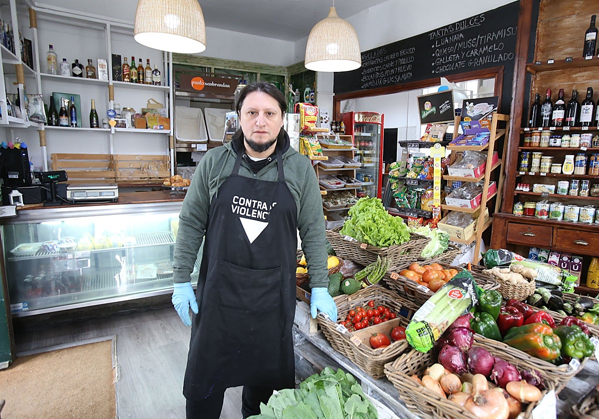 Dependiente de un pequeño negocio de alimentación