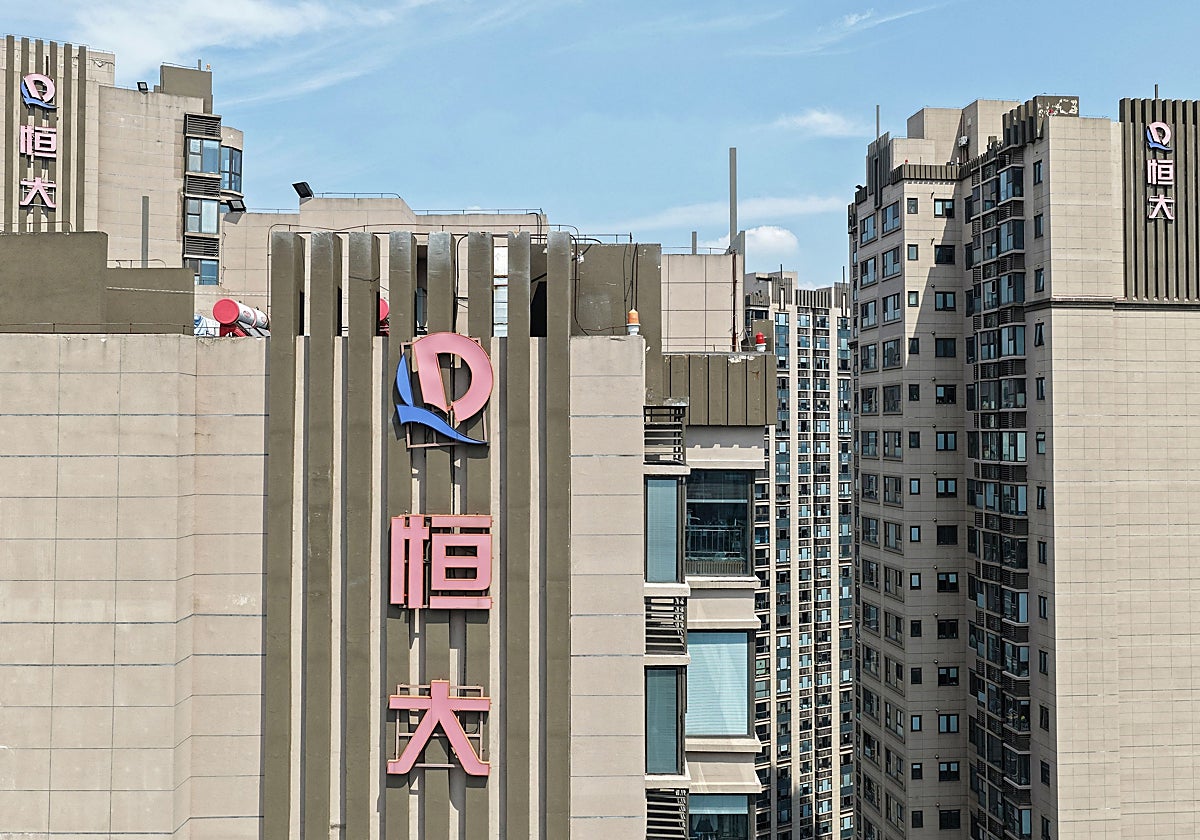 El logo de Evergrande mostrado en edificios de China