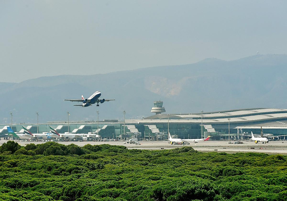 El temporal que afecta a Cataluña y Baleares provoca decenas de cancelaciones y retrasos en el tráfico aéreo