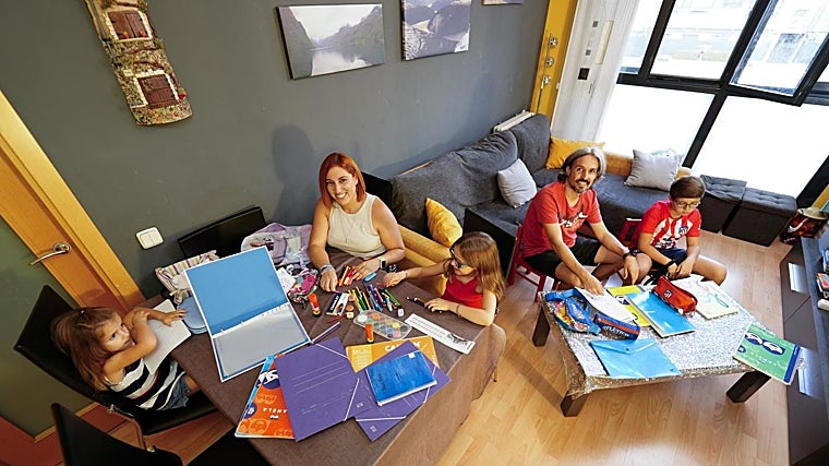 Verónica (44 años) Y Norberto (48) son padres de tres hijos y trabajan los dos