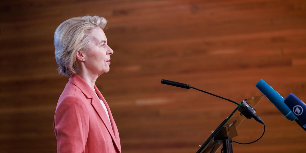 Von der Leyen trata de protegerse de las críticas por el pacto con Trump con la multa a Google